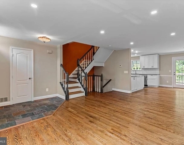 3906 Valley Ridge Drive - Photo Thumbnail 4
