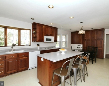 8947 Colesbury Place - Photo Thumbnail 6