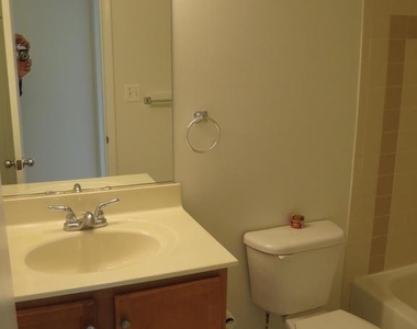 1712 Abercromby Court - Photo Thumbnail 11