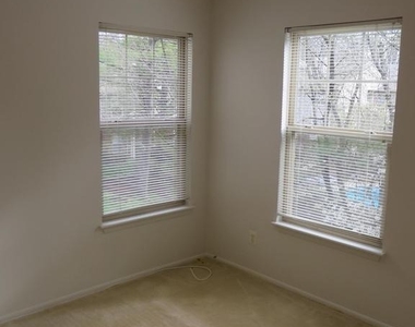 1712 Abercromby Court - Photo Thumbnail 7