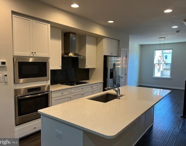 3152 Goldenwave Court - Photo Thumbnail 16