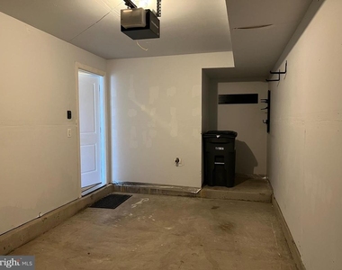 3152 Goldenwave Court - Photo Thumbnail 3
