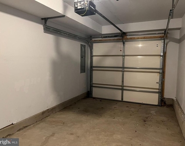 3152 Goldenwave Court - Photo Thumbnail 4