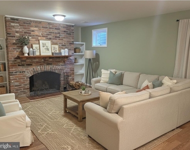 1117 Brentfield Drive - Photo Thumbnail 4