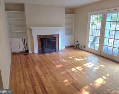 1117 Brentfield Drive - Photo Thumbnail 7