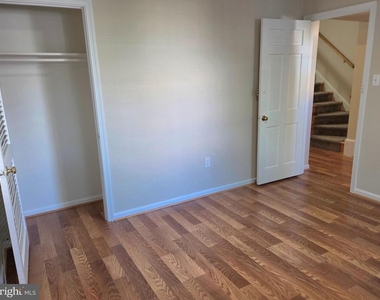 1117 Brentfield Drive - Photo Thumbnail 6