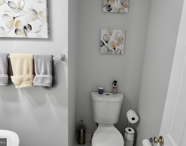 8275 Shannons Landing Way - Photo Thumbnail 14