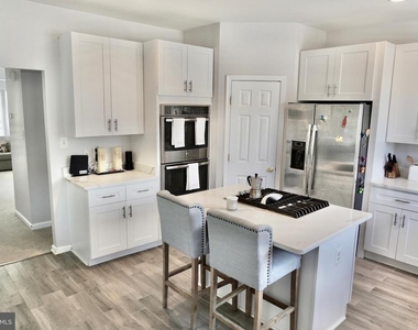 8275 Shannons Landing Way - Photo Thumbnail 2