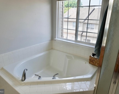 8275 Shannons Landing Way - Photo Thumbnail 17