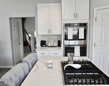 8275 Shannons Landing Way - Photo Thumbnail 4