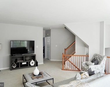 8275 Shannons Landing Way - Photo Thumbnail 11