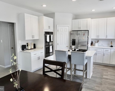 8275 Shannons Landing Way - Photo Thumbnail 6