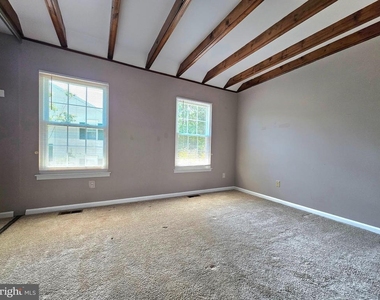 8561 Southlawn Court - Photo Thumbnail 11