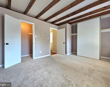 8561 Southlawn Court - Photo Thumbnail 12