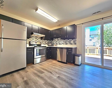8561 Southlawn Court - Photo Thumbnail 7