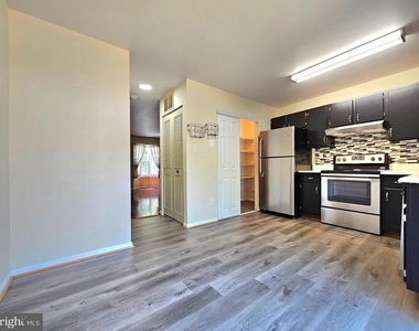8561 Southlawn Court - Photo Thumbnail 4