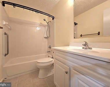 8561 Southlawn Court - Photo Thumbnail 18