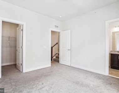 13340 Sherwood Park Lane - Photo Thumbnail 17