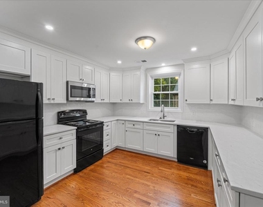3885 Chain Bridge Road - Photo Thumbnail 8