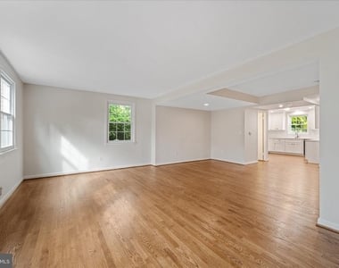 3885 Chain Bridge Road - Photo Thumbnail 13