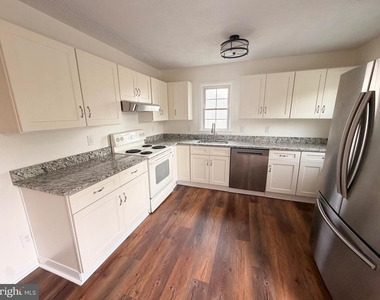 824 Summit Avenue - Photo Thumbnail 4