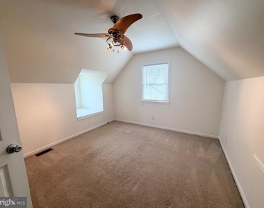 824 Summit Avenue - Photo Thumbnail 14