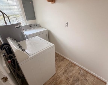 824 Summit Avenue - Photo Thumbnail 11