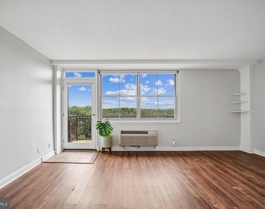 2030 N Adams Street - Photo Thumbnail 5