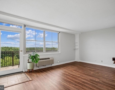 2030 N Adams Street - Photo Thumbnail 4