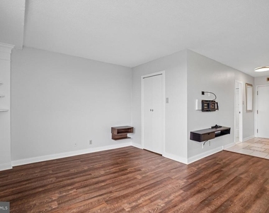 2030 N Adams Street - Photo Thumbnail 10