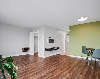 2030 N Adams Street - Photo Thumbnail 13