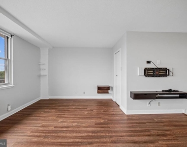 2030 N Adams Street - Photo Thumbnail 9