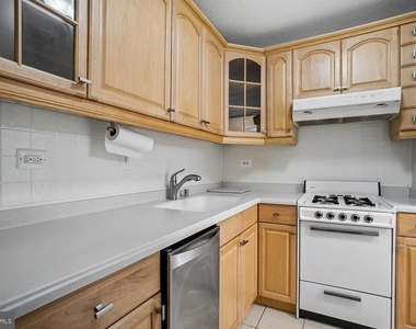 2030 N Adams Street - Photo Thumbnail 16
