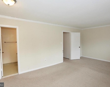 2215 N Somerset Street - Photo Thumbnail 12