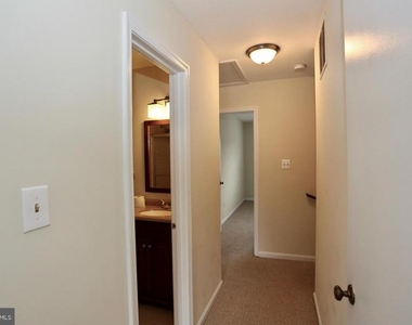 2215 N Somerset Street - Photo Thumbnail 10