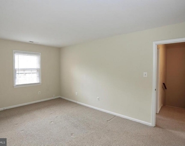 2215 N Somerset Street - Photo Thumbnail 17