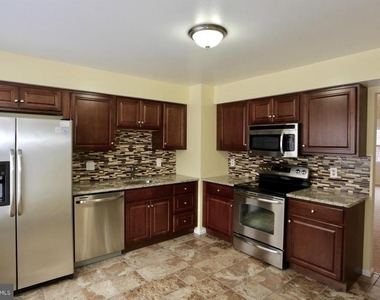 2215 N Somerset Street - Photo Thumbnail 5