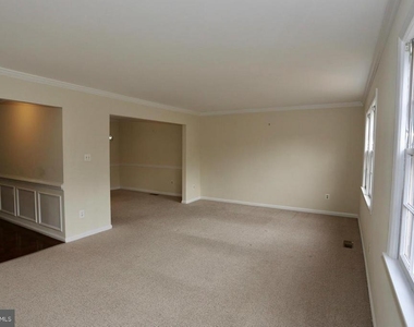 2215 N Somerset Street - Photo Thumbnail 8