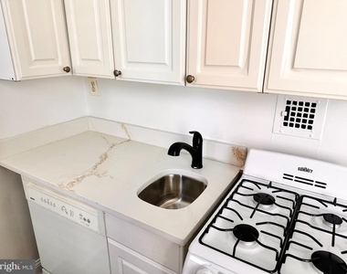 1021 Arlington Boulevard - Photo Thumbnail 8