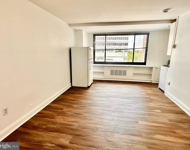 1021 Arlington Boulevard - Photo Thumbnail 2