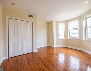 4706 Chestnut Street - Photo Thumbnail 3
