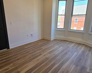 1543 N 33rd Street - Photo Thumbnail 4