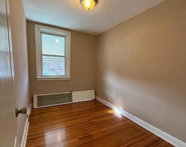 4240 Sheffield Avenue - Photo Thumbnail 7