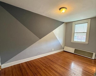 4240 Sheffield Avenue - Photo Thumbnail 5