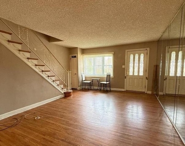 4240 Sheffield Avenue - Photo Thumbnail 3