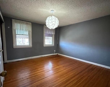 4240 Sheffield Avenue - Photo Thumbnail 6