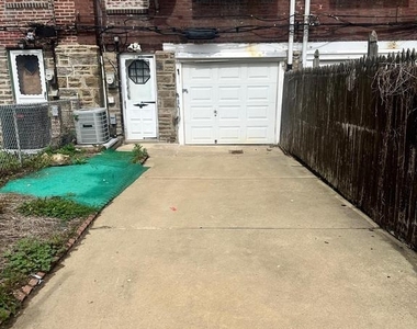 4240 Sheffield Avenue - Photo Thumbnail 12