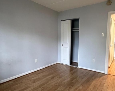 12021 Bustleton Avenue - Photo Thumbnail 9