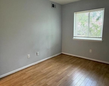 12021 Bustleton Avenue - Photo Thumbnail 8