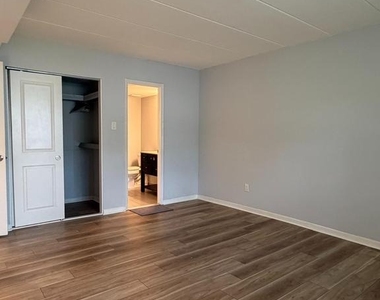 12021 Bustleton Avenue - Photo Thumbnail 7